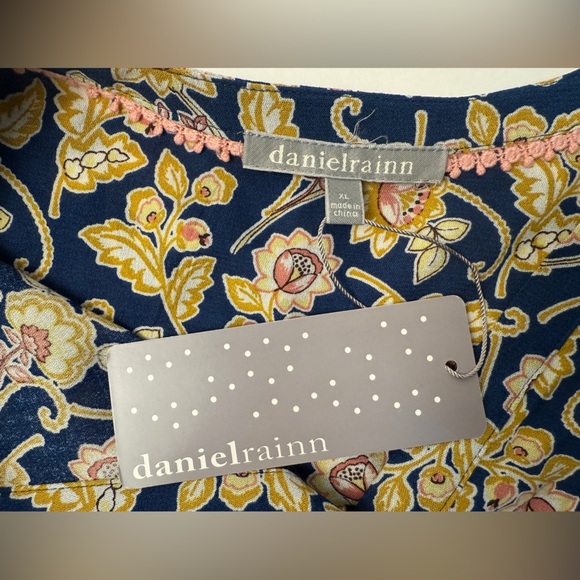 Daniel Rainn NWT Women's Floral V-Neck Rayon Blouse Roll Tab Sleeve Size XL BOHO - Picture 6 of 11